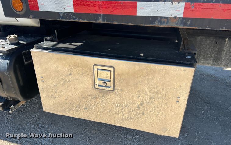 image for item MM9097 2001 Chevrolet C6500  rollback truck