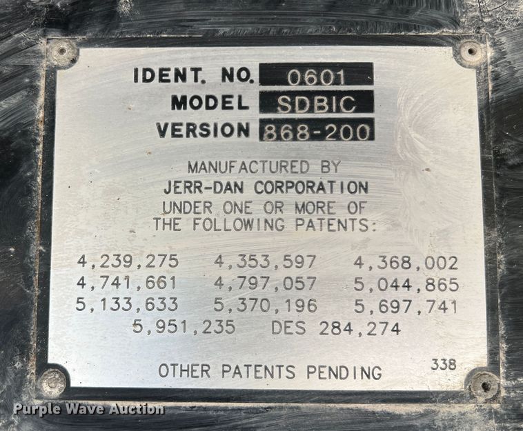 image for item MM9097 2001 Chevrolet C6500  rollback truck