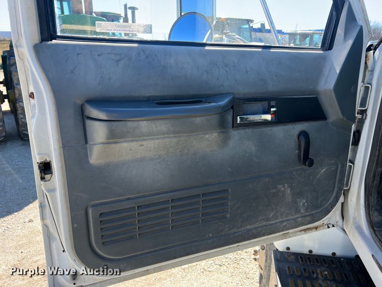 image for item MM9097 2001 Chevrolet C6500  rollback truck