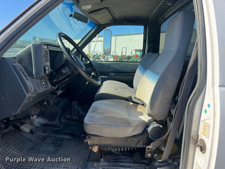 image for item MM9097 2001 Chevrolet C6500  rollback truck