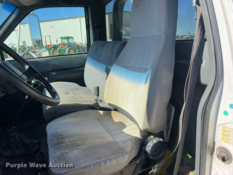 image for item MM9097 2001 Chevrolet C6500  rollback truck