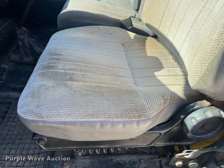 image for item MM9097 2001 Chevrolet C6500  rollback truck