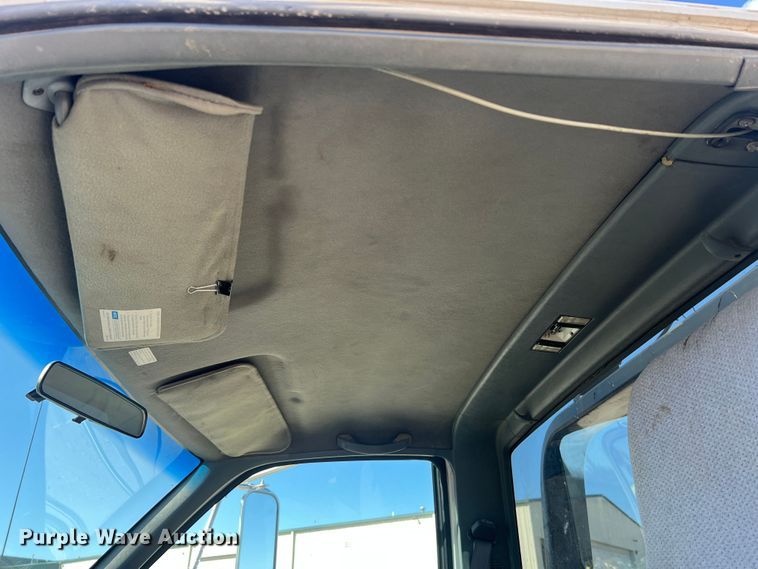 image for item MM9097 2001 Chevrolet C6500  rollback truck