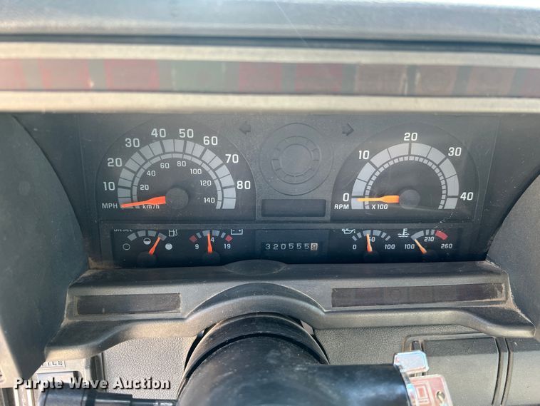 image for item MM9097 2001 Chevrolet C6500  rollback truck