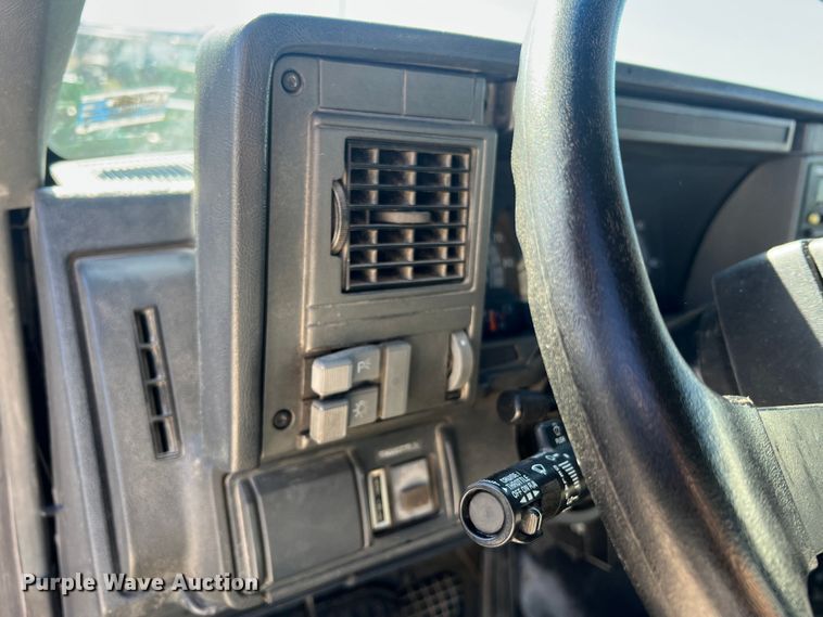 image for item MM9097 2001 Chevrolet C6500  rollback truck