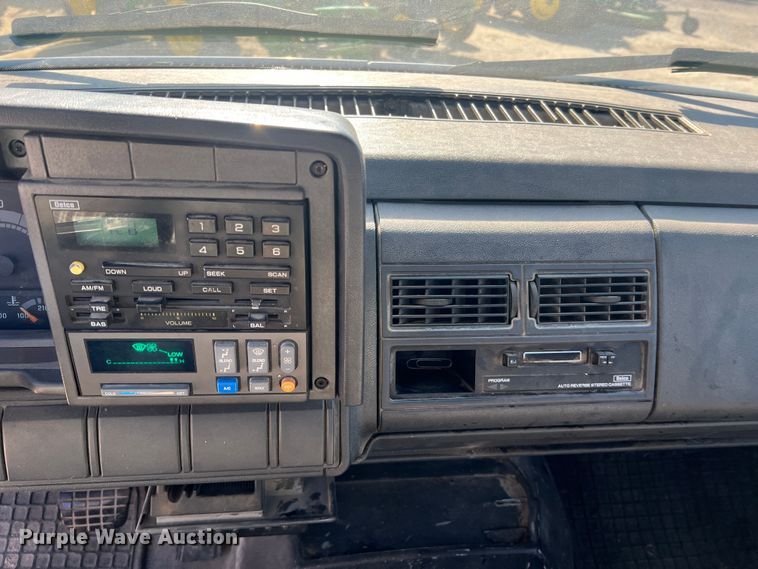 image for item MM9097 2001 Chevrolet C6500  rollback truck