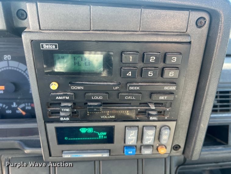 image for item MM9097 2001 Chevrolet C6500  rollback truck