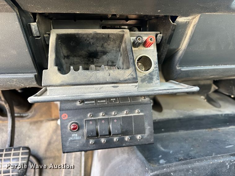 image for item MM9097 2001 Chevrolet C6500  rollback truck