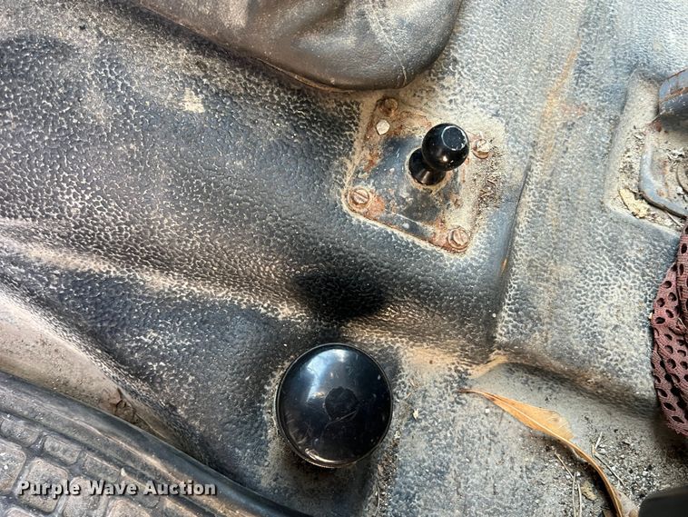 image for item MM9097 2001 Chevrolet C6500  rollback truck