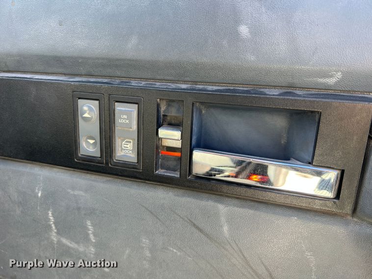 image for item MM9097 2001 Chevrolet C6500  rollback truck