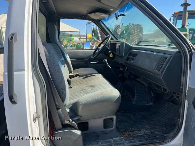 image for item MM9097 2001 Chevrolet C6500  rollback truck