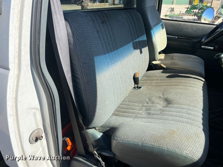 image for item MM9097 2001 Chevrolet C6500  rollback truck