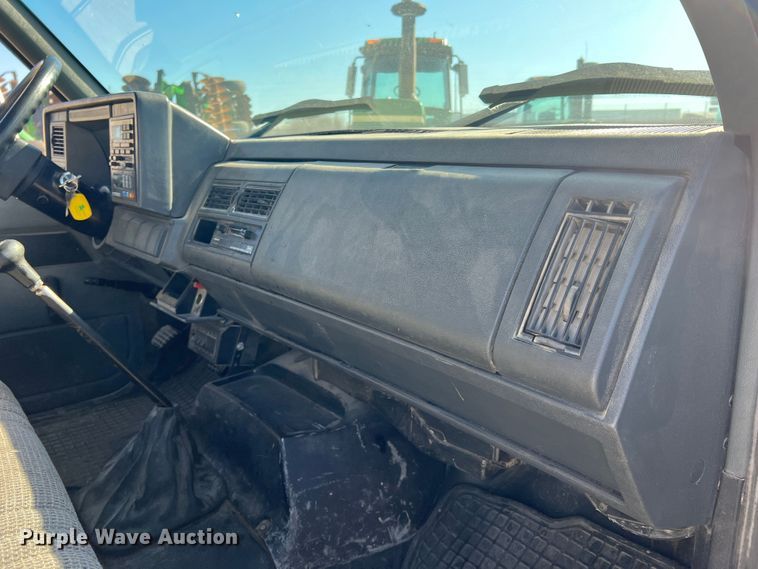 image for item MM9097 2001 Chevrolet C6500  rollback truck