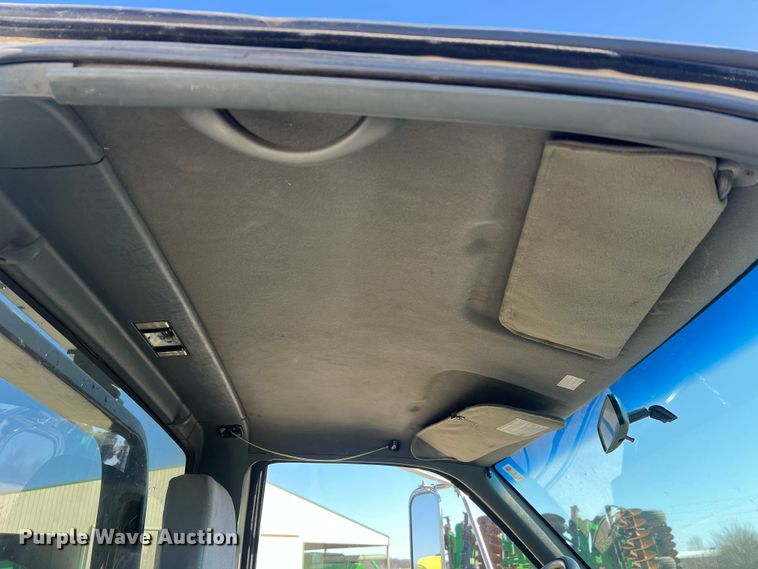 image for item MM9097 2001 Chevrolet C6500  rollback truck