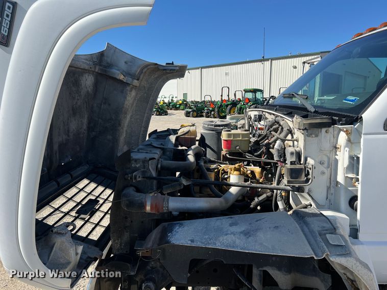 image for item MM9097 2001 Chevrolet C6500  rollback truck