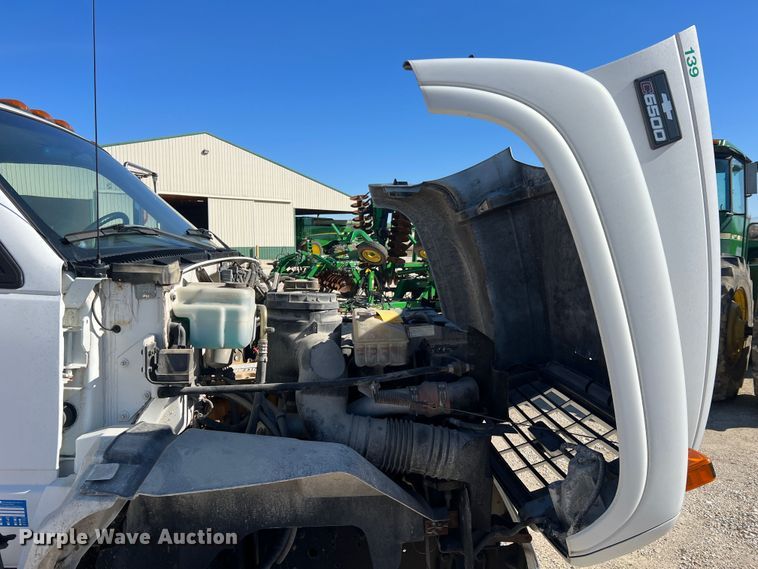 image for item MM9097 2001 Chevrolet C6500  rollback truck