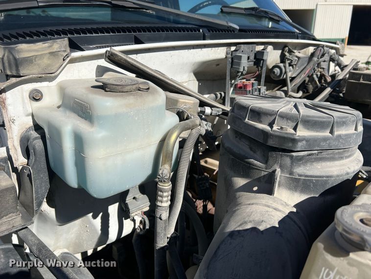 image for item MM9097 2001 Chevrolet C6500  rollback truck