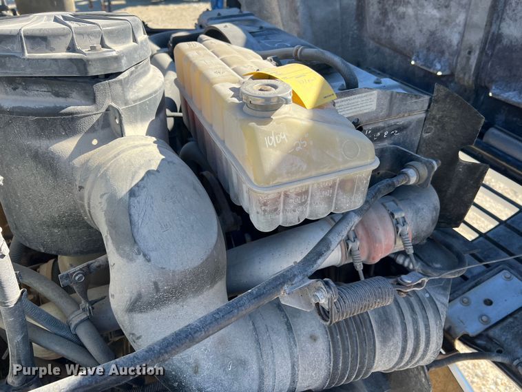 image for item MM9097 2001 Chevrolet C6500  rollback truck