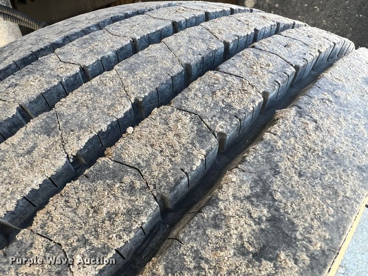 image for item MM9097 2001 Chevrolet C6500  rollback truck