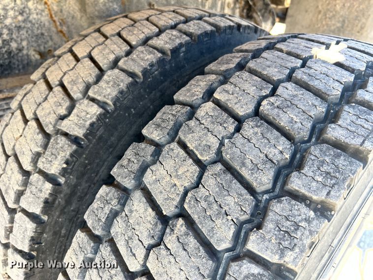 image for item MM9097 2001 Chevrolet C6500  rollback truck