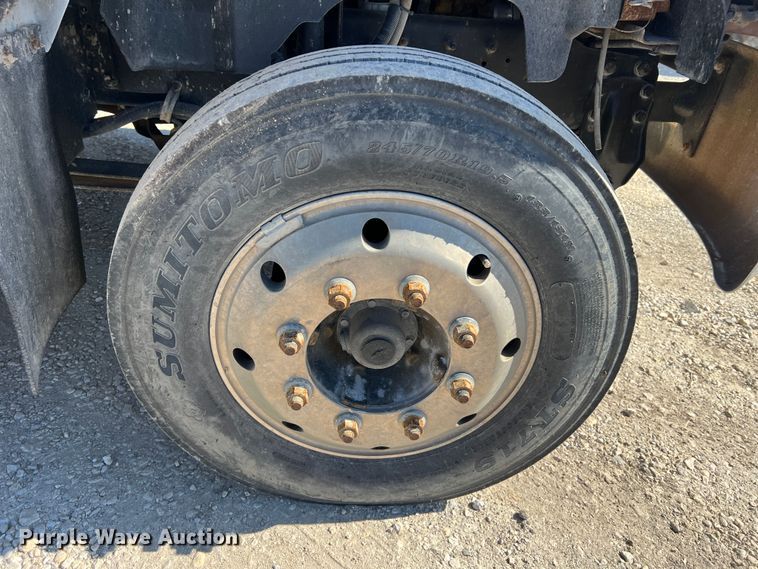 image for item MM9097 2001 Chevrolet C6500  rollback truck