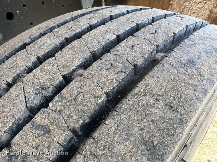 image for item MM9097 2001 Chevrolet C6500  rollback truck