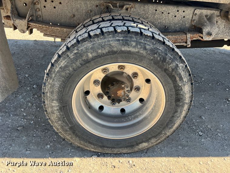 image for item MM9097 2001 Chevrolet C6500  rollback truck