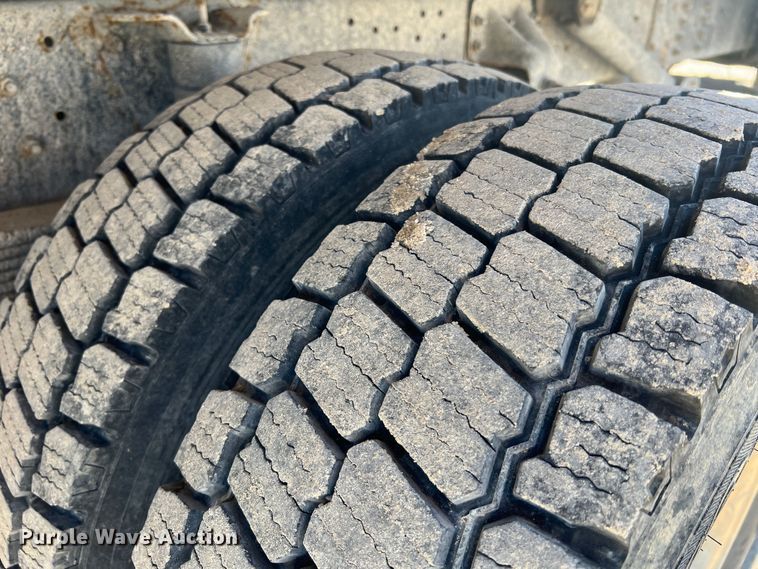 image for item MM9097 2001 Chevrolet C6500  rollback truck