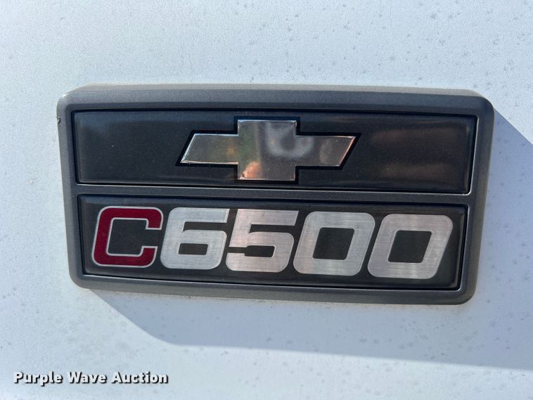 image for item MM9097 2001 Chevrolet C6500  rollback truck