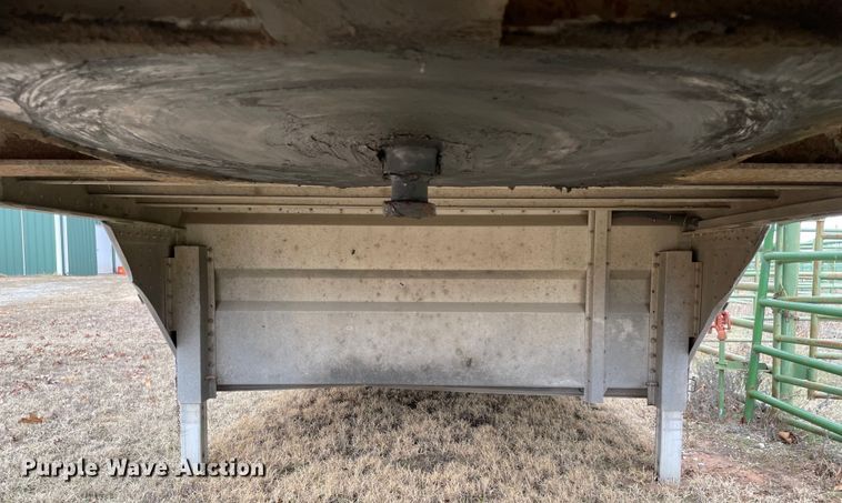 image for item MM9301 1995 Merritt  livestock trailer