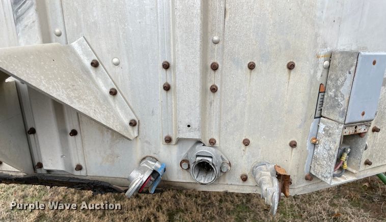 image for item MM9301 1995 Merritt  livestock trailer