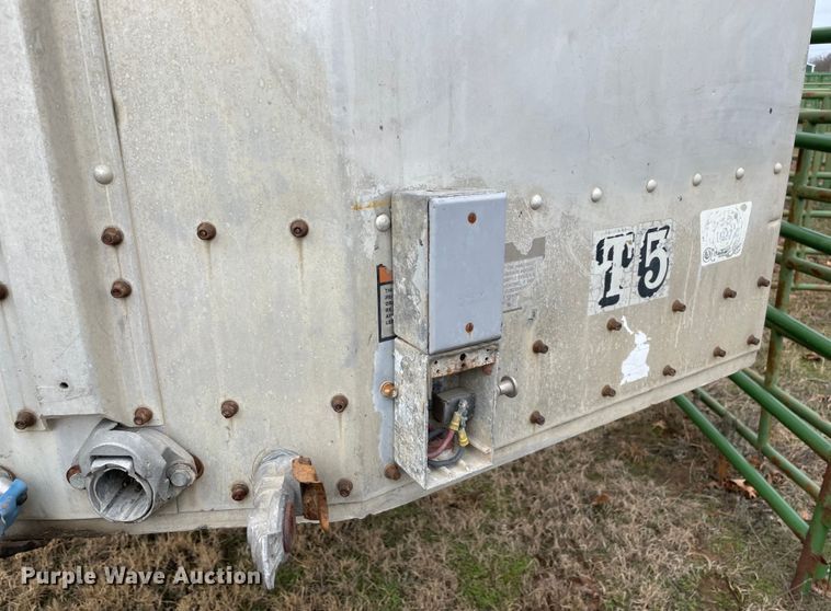 image for item MM9301 1995 Merritt  livestock trailer