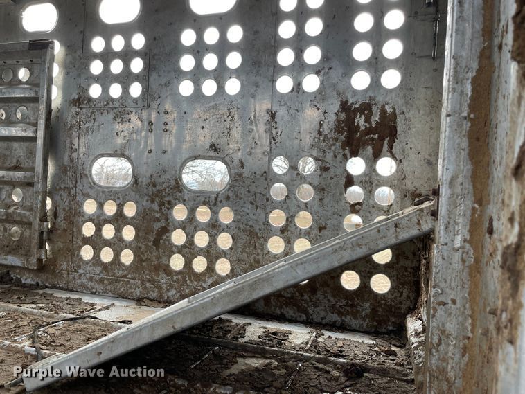 image for item MM9301 1995 Merritt  livestock trailer