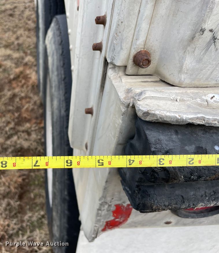 image for item MM9301 1995 Merritt  livestock trailer