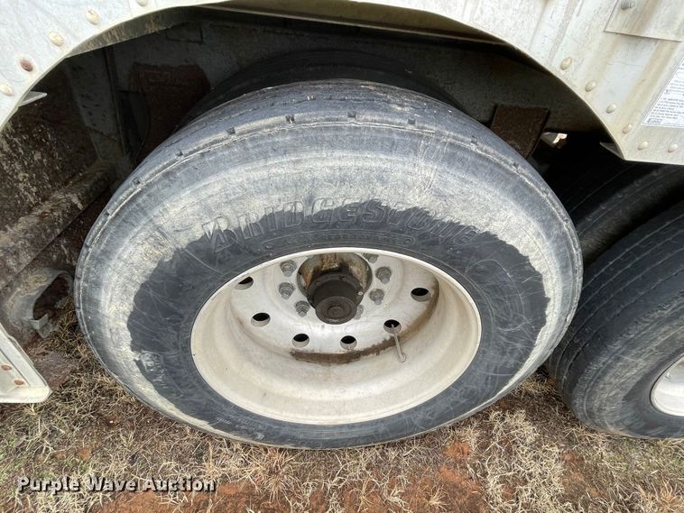 image for item MM9301 1995 Merritt  livestock trailer