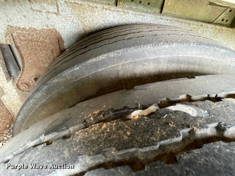 image for item MM9301 1995 Merritt  livestock trailer