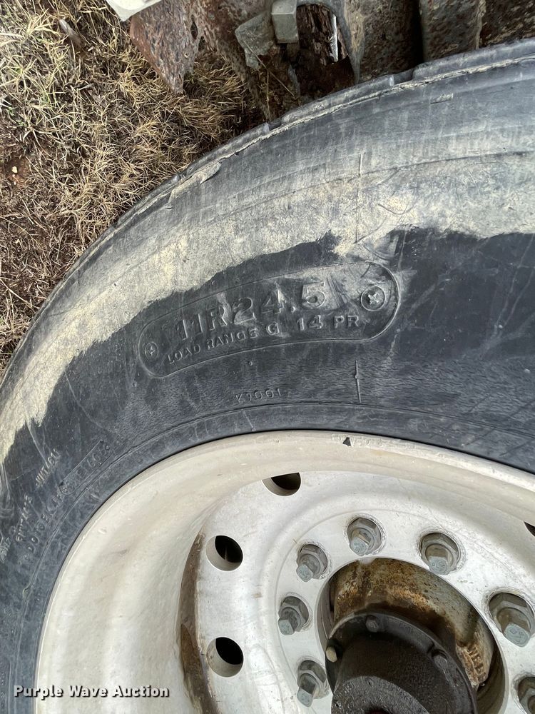 image for item MM9301 1995 Merritt  livestock trailer