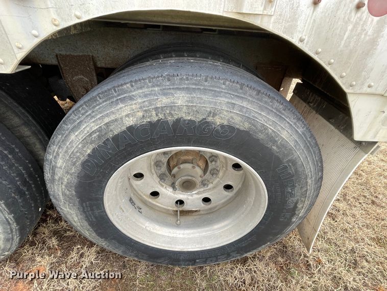 image for item MM9301 1995 Merritt  livestock trailer