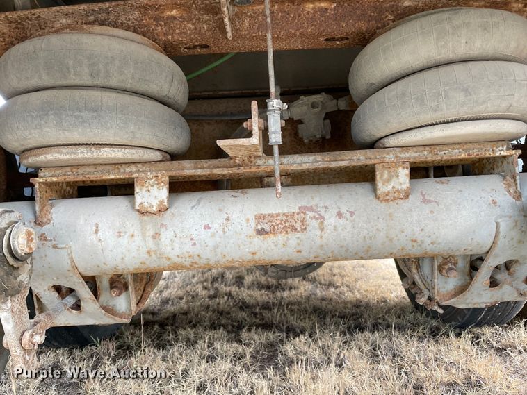 image for item MM9301 1995 Merritt  livestock trailer