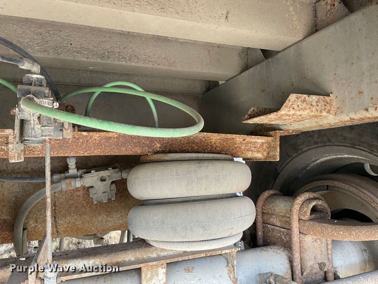 image for item MM9301 1995 Merritt  livestock trailer