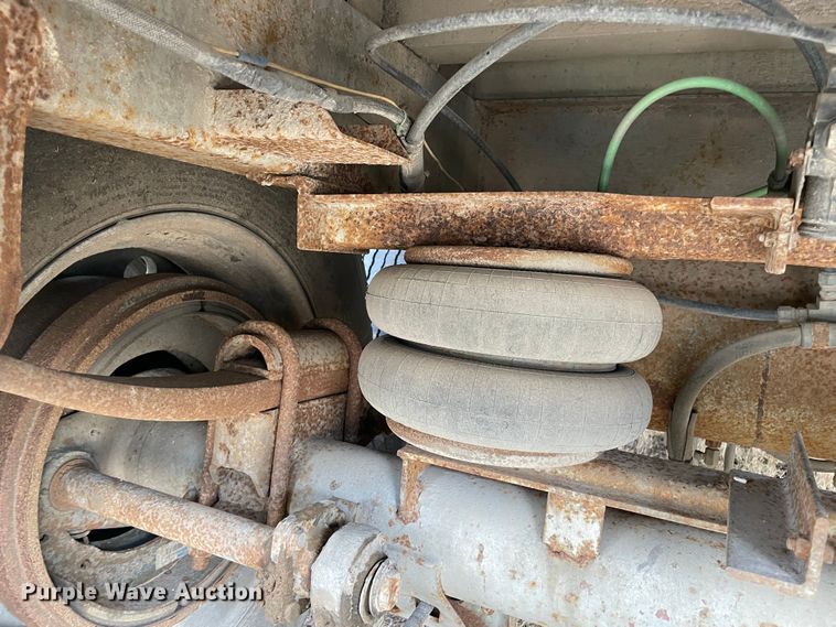 image for item MM9301 1995 Merritt  livestock trailer