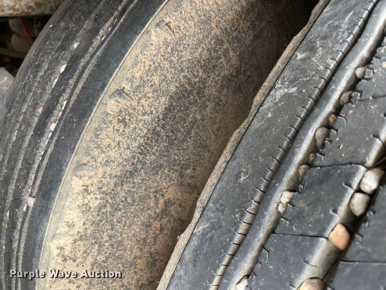 image for item MM9301 1995 Merritt  livestock trailer