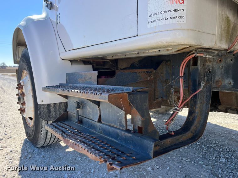 image for item MW9467 1990 International 4900  refrigerated truck