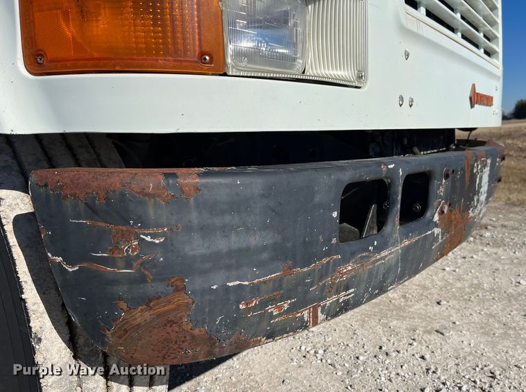 image for item MW9467 1990 International 4900  refrigerated truck