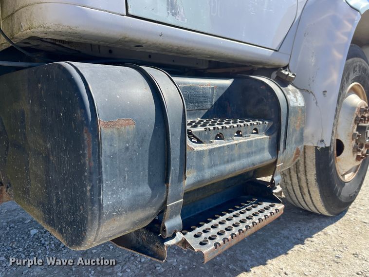 image for item MW9467 1990 International 4900  refrigerated truck