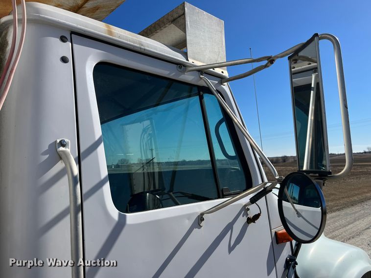 image for item MW9467 1990 International 4900  refrigerated truck