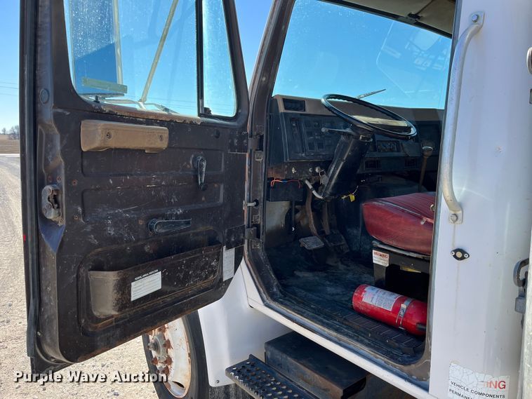 image for item MW9467 1990 International 4900  refrigerated truck