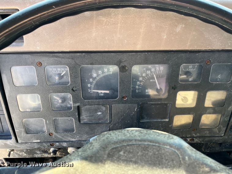 image for item MW9467 1990 International 4900  refrigerated truck