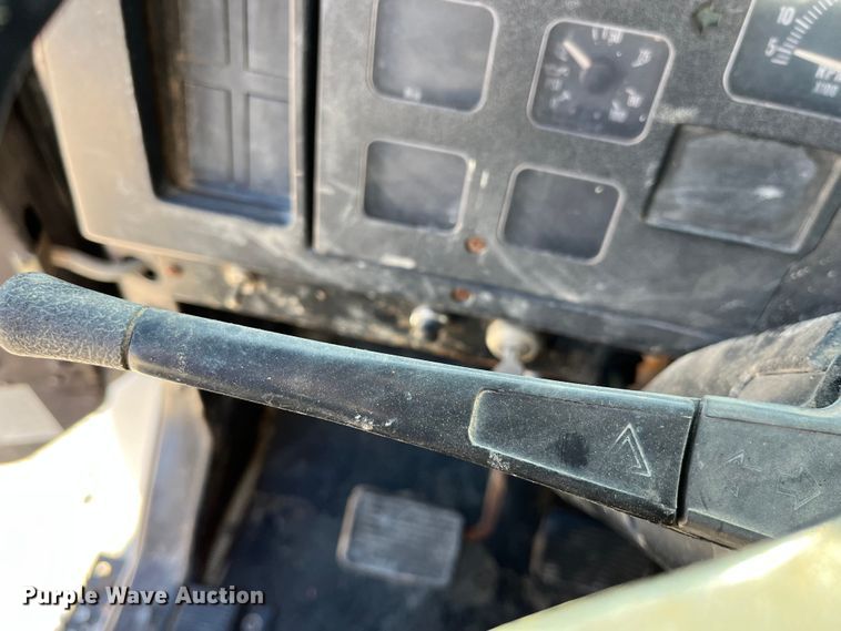 image for item MW9467 1990 International 4900  refrigerated truck