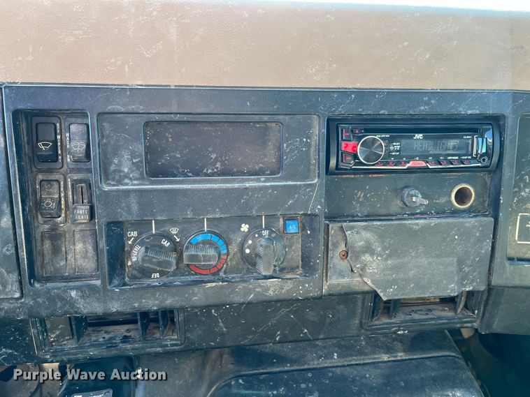 image for item MW9467 1990 International 4900  refrigerated truck